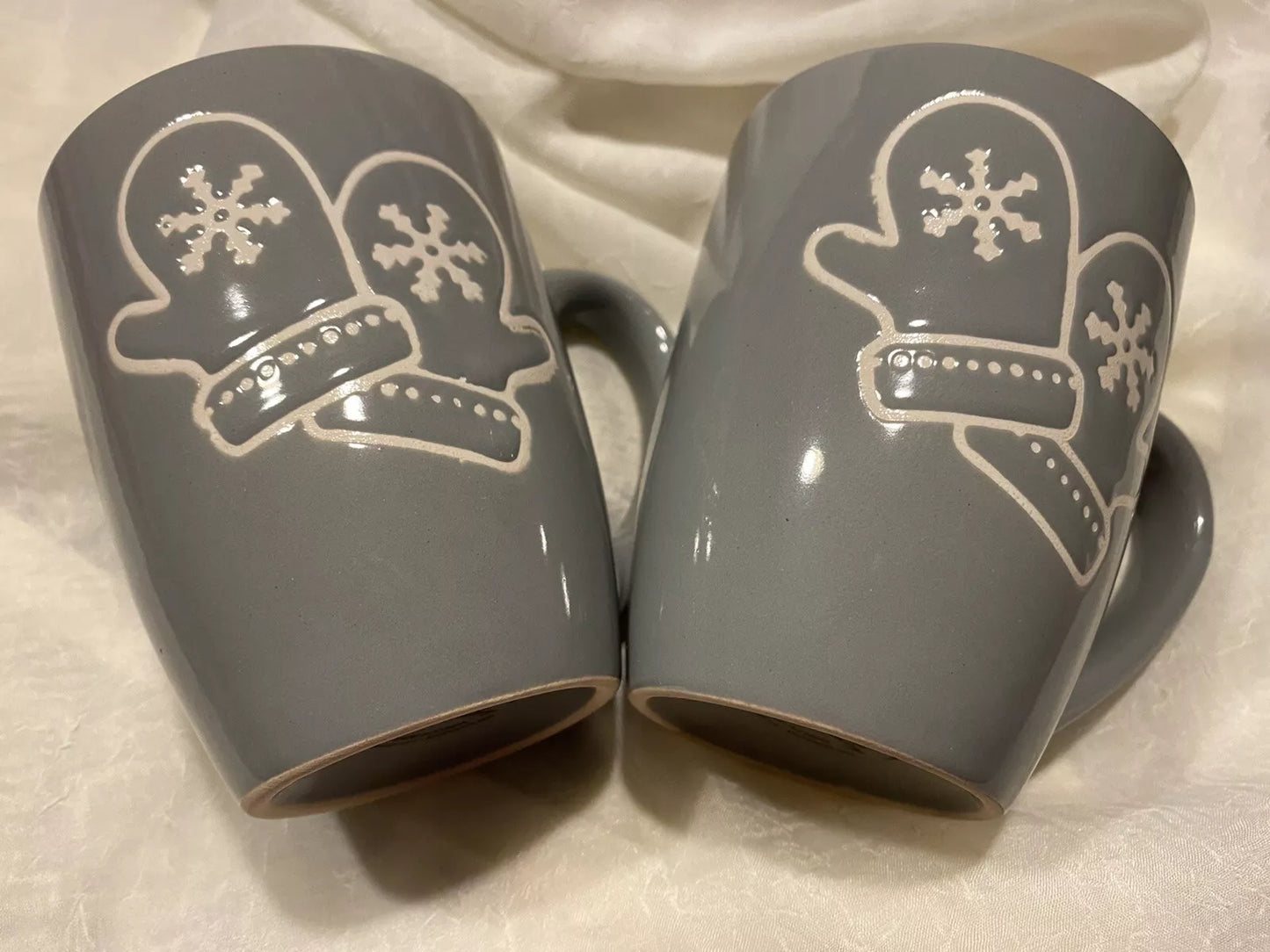 Set of Two California Pantry Gray Snowflake Mittens 12 Oz Coffee Tea Cups Mugs